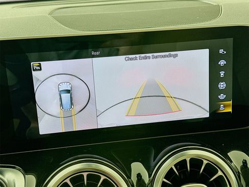 Used 2021 Mercedes-Benz GLB 250 image 15