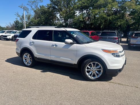 Used 2015 Ford Explorer Limited w/ Equipment Group 301A AWD/4WD image 23
