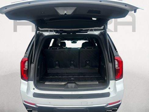 Used 2026 GMC Yukon Denali w/ Sun & Power Step Package AWD/4WD image 12