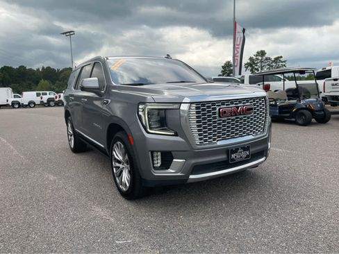 Used 2021 GMC Yukon Denali w/ Denali Premium Package AWD/4WD image 3
