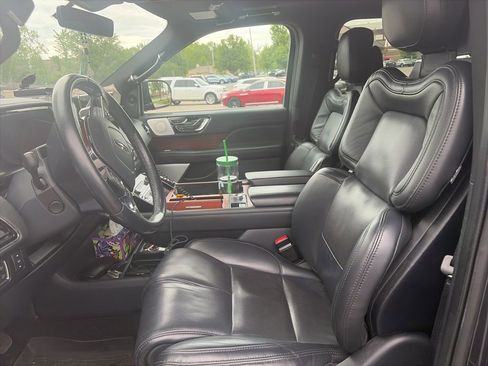Used 2022 Lincoln Navigator Reserve AWD/4WD image 5