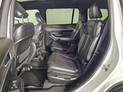 Used 2025 Jeep Grand Cherokee L Limited w/ Luxury Tech Group II image 34