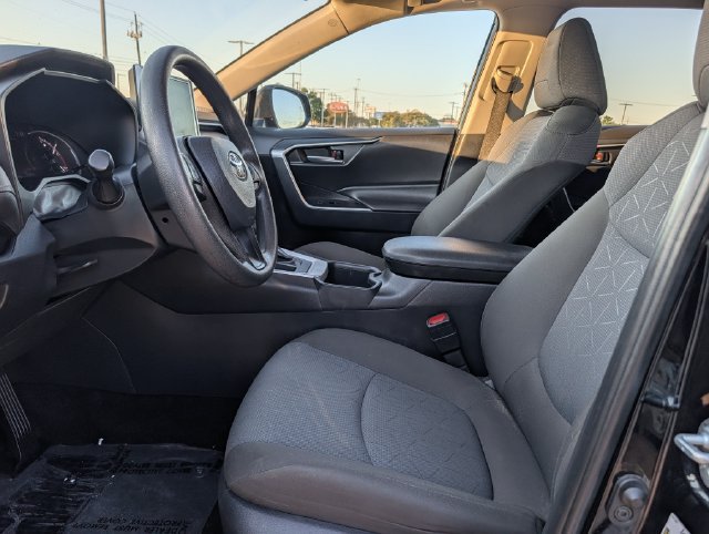 Used 2025 Toyota RAV4 XLE FWD image 25