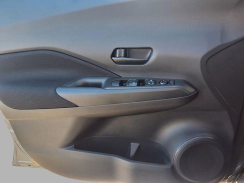 Certified 2025 Nissan Kicks Play S image 17