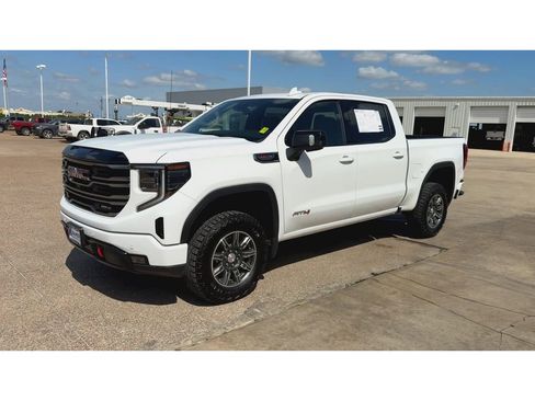 Used 2025 GMC Sierra 1500 AT4 image 4