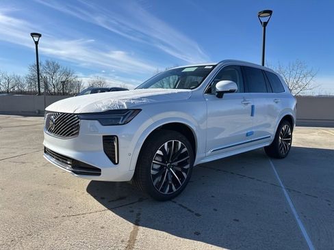 New 2026 Volvo XC90 B6 Ultra image 3