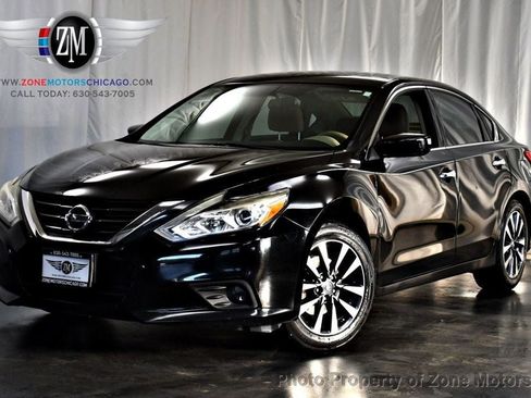 Used 2017 Nissan Altima 2.5 SV image 1