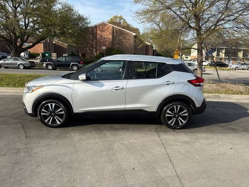 Used 2020 Nissan Kicks SV FWD image 8