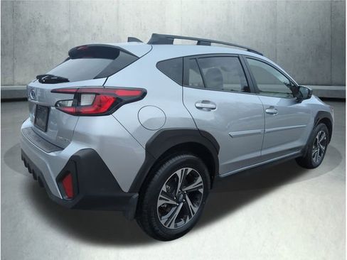 Used 2025 Subaru Crosstrek 2.0i Premium image 5