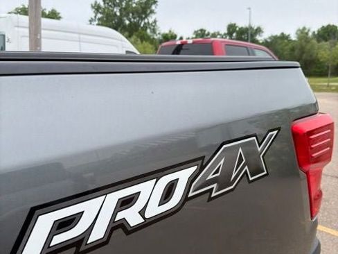 Used 2017 Nissan Titan PRO-4X w/ Pro-4x Convenience Package AWD/4WD image 9