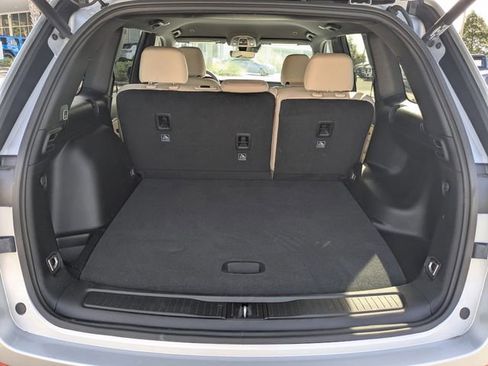 Used 2025 Jeep Grand Cherokee Limited image 13