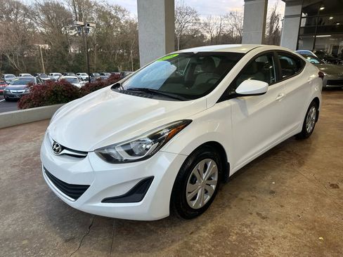Used 2016 Hyundai Elantra SE image 3
