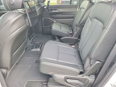 Used 2024 Jeep Wagoneer Series III w/ Rear Seat Video Group 1 image 8