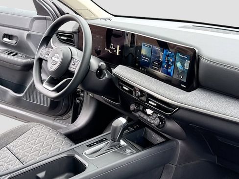 New 2026 Nissan Kicks SV image 5