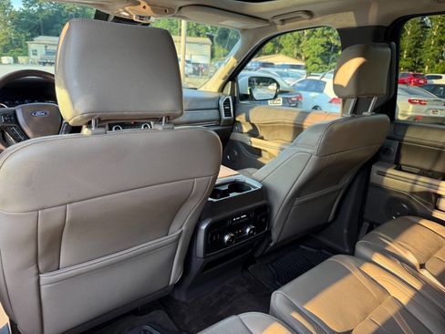 Used 2018 Ford Expedition XLT w/ Equipment Group 202A AWD/4WD image 20