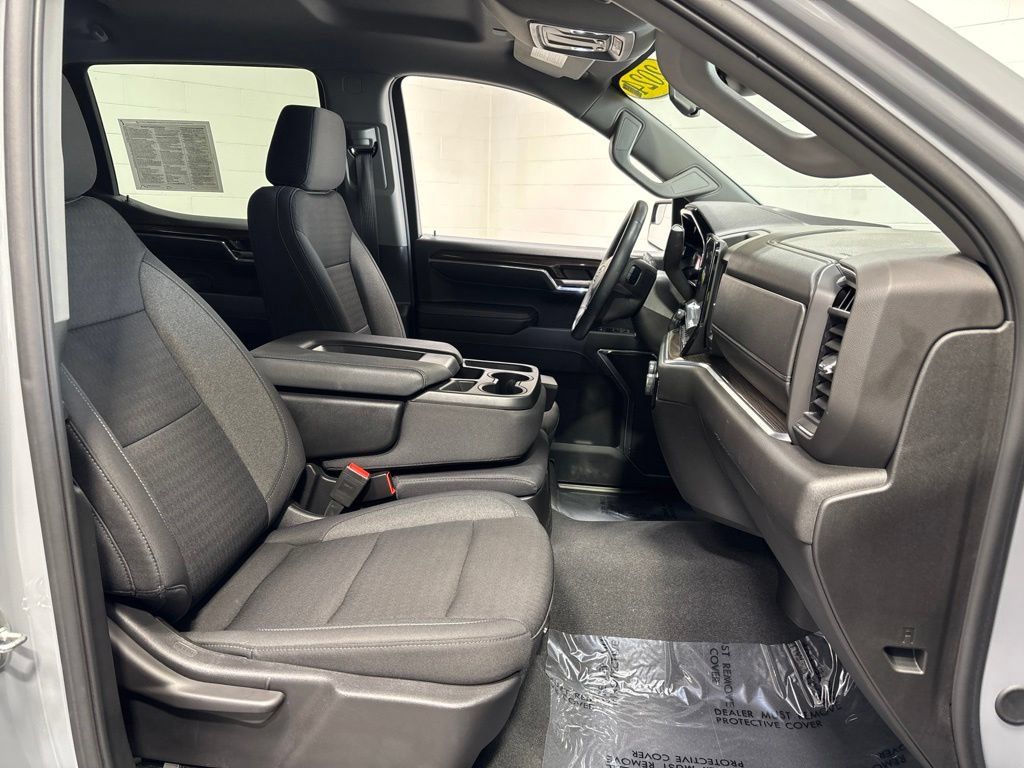 Used 2024 Chevrolet Silverado 1500 LT AWD/4WD image 10