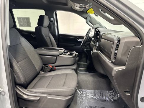 Used 2024 Chevrolet Silverado 1500 LT AWD/4WD image 10