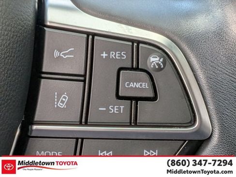 Used 2020 Toyota Highlander XLE AWD/4WD image 20