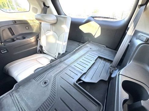 Used 2025 Honda Pilot Touring image 25
