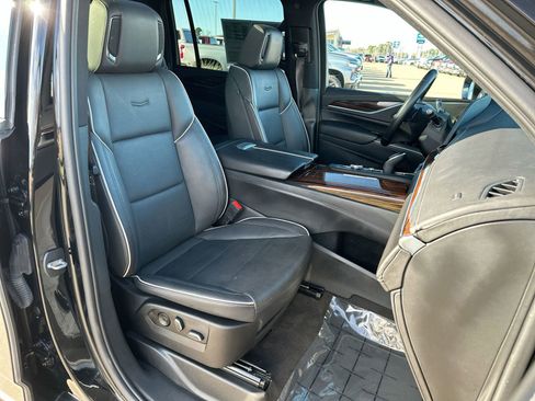 Used 2023 Cadillac Escalade ESV Premium Luxury image 26