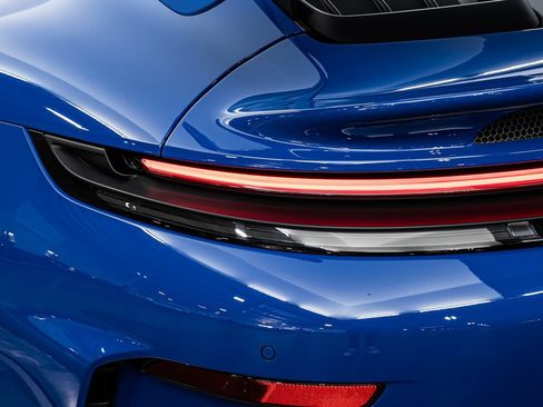 Used 2025 Porsche 911 GT3 RWD image 24