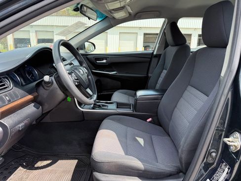 Used 2016 Toyota Camry LE FWD image 4