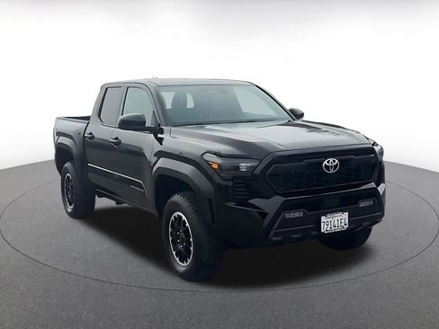 Used 2025 Toyota Tacoma TRD Off-Road image 2