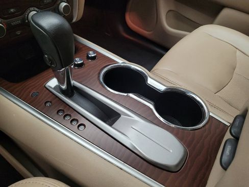 Used 2020 Nissan Pathfinder Platinum FWD image 26