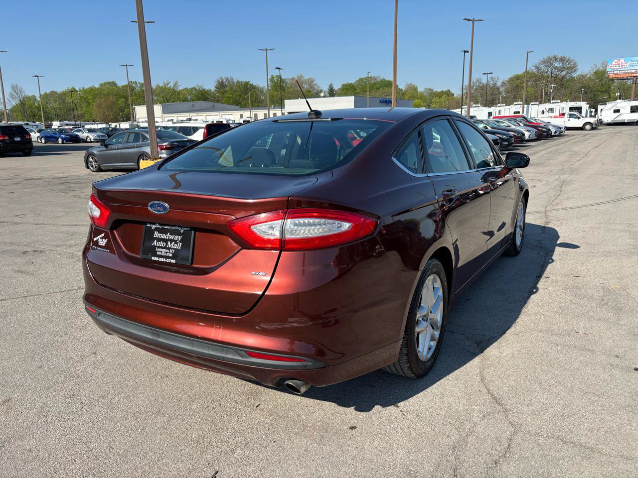 Used 2015 Ford Fusion SE FWD image 3