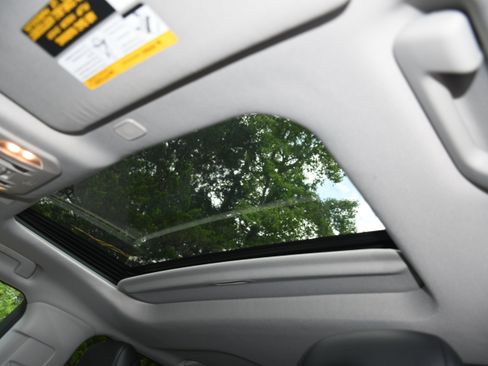 Used 2023 Toyota Highlander XLE FWD image 7