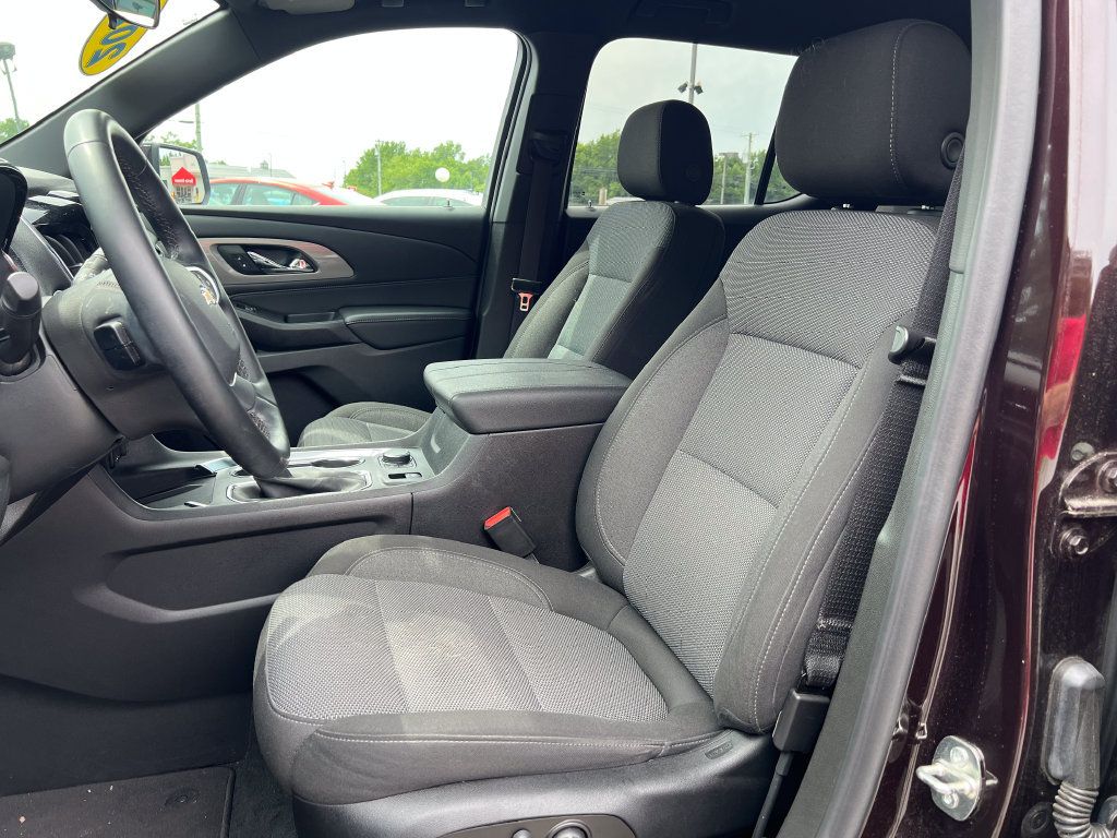 Used 2023 Chevrolet Traverse LT AWD/4WD image 17