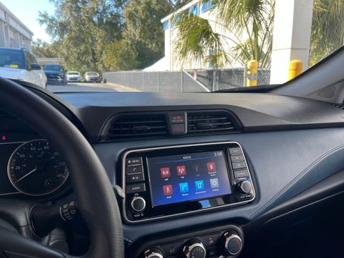 Used 2025 Nissan Versa SV image 17