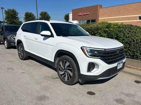 Used 2024 Volkswagen Atlas SE AWD/4WD image 2