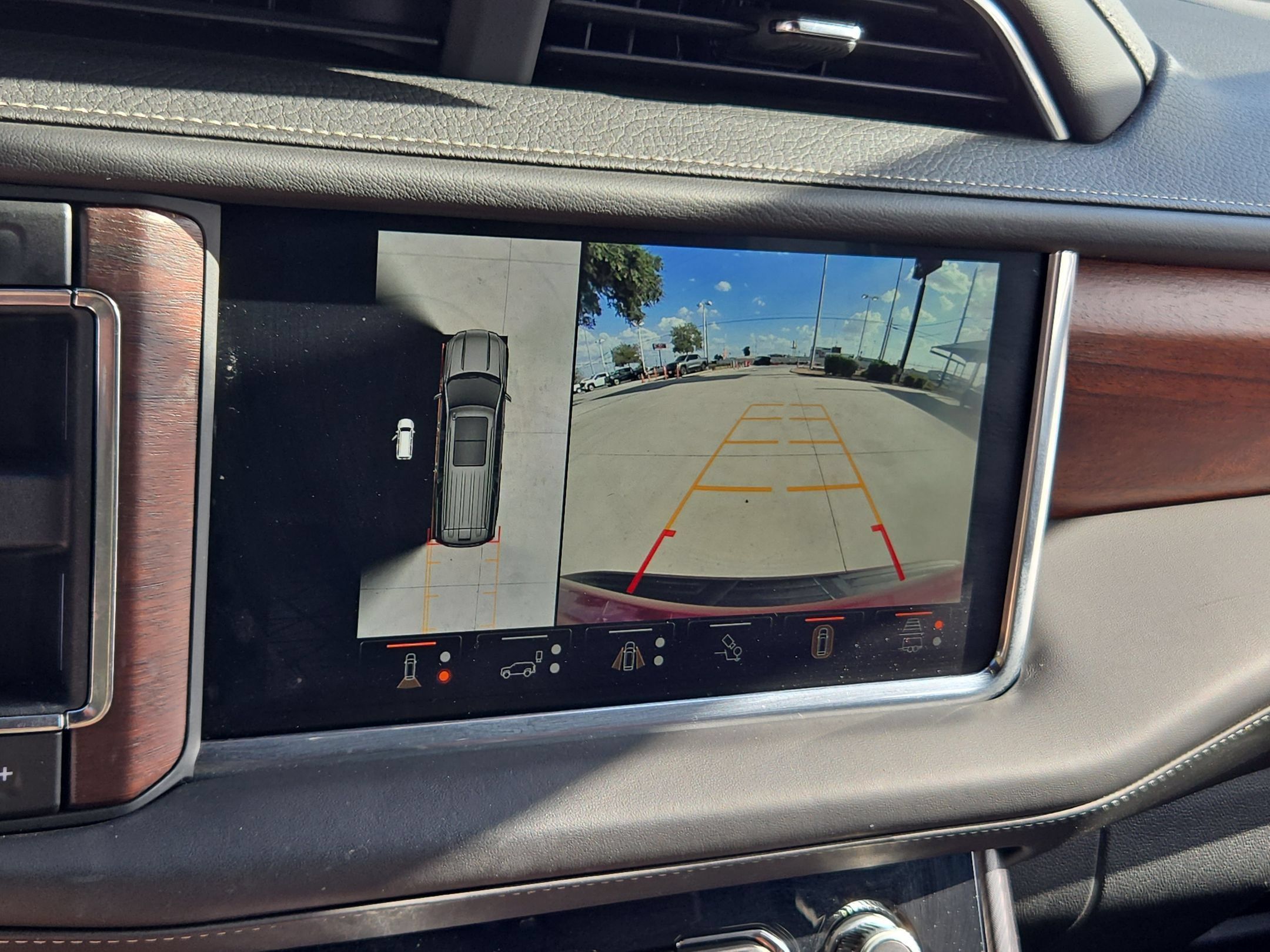 Certified 2023 GMC Yukon Denali Ultimate AWD/4WD image 16