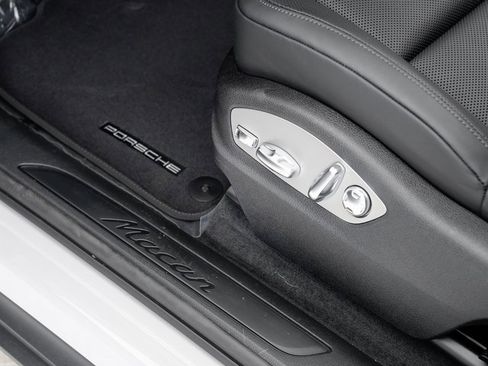 New 2025 Porsche Macan image 11