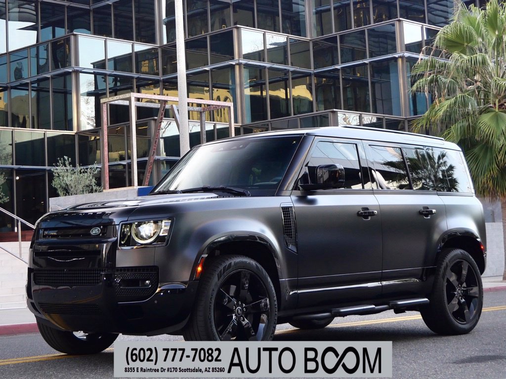 Used 2025 Land Rover Defender 110 X-Dynamic SE AWD/4WD image 1