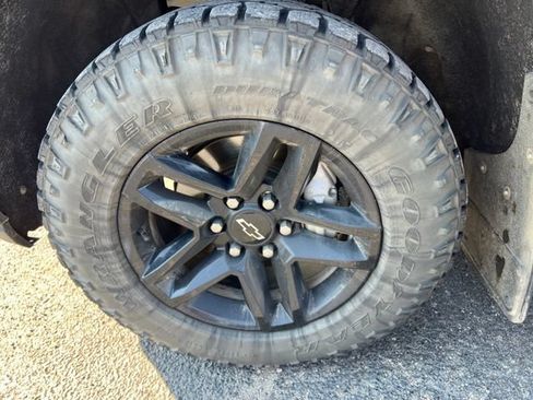 Used 2019 Chevrolet Silverado 1500 LT Trail Boss AWD/4WD image 8