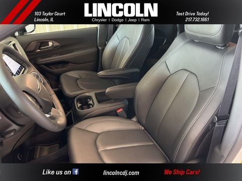 New 2026 Chrysler Pacifica Select image 21