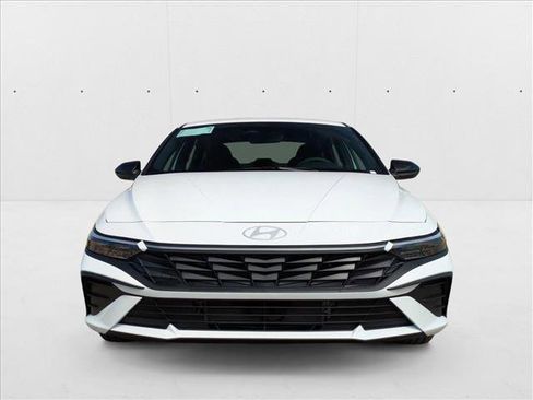 New 2025 Hyundai Elantra SEL image 6