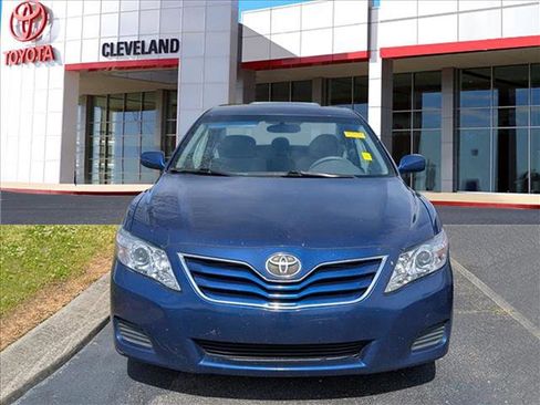 Used 2011 Toyota Camry LE FWD image 3