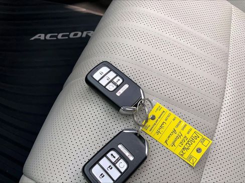 Used 2021 Honda Accord Touring image 15