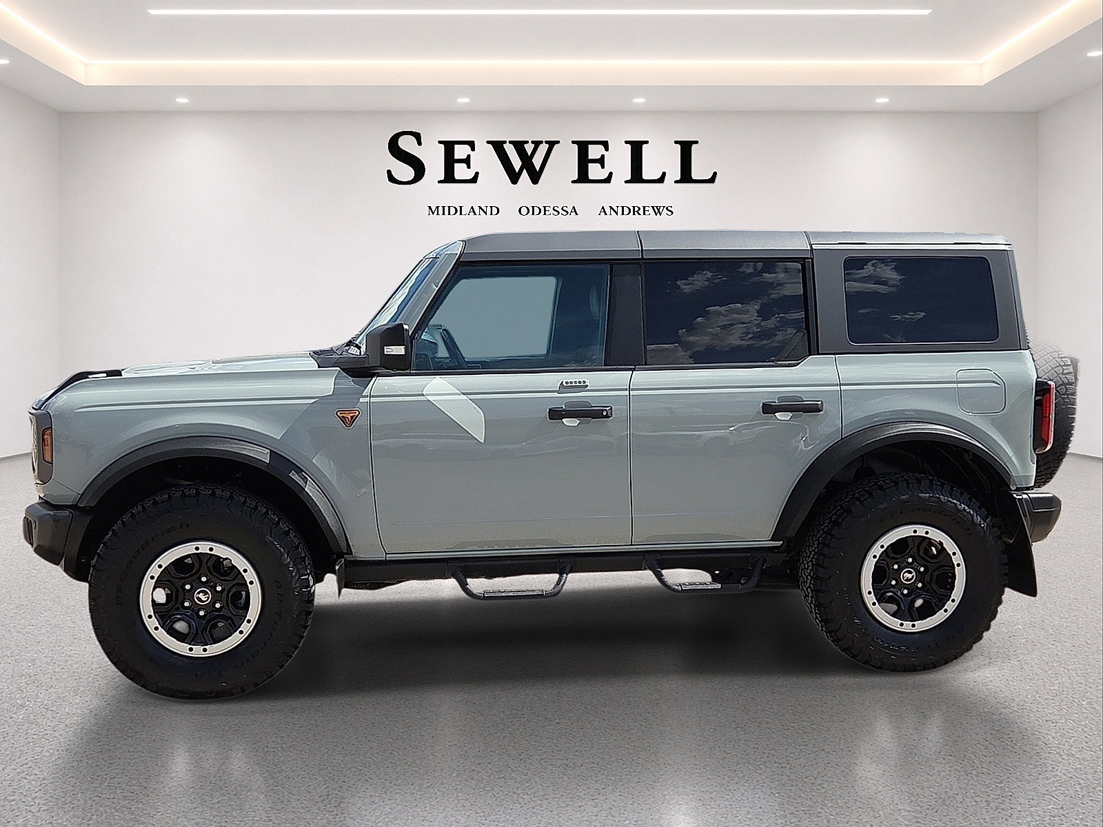 Certified 2023 Ford Bronco Badlands w/ Sasquatch Package AWD/4WD image 2