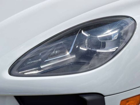 Certified 2021 Porsche Macan AWD/4WD image 27