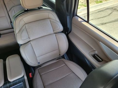 New 2026 Lincoln Navigator L Black Label AWD/4WD image 15