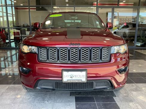 Used 2020 Jeep Grand Cherokee Altitude AWD/4WD image 2