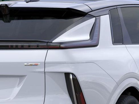 New 2026 Cadillac Lyriq V w/ Exterior Carbon Fiber Package AWD/4WD image 11