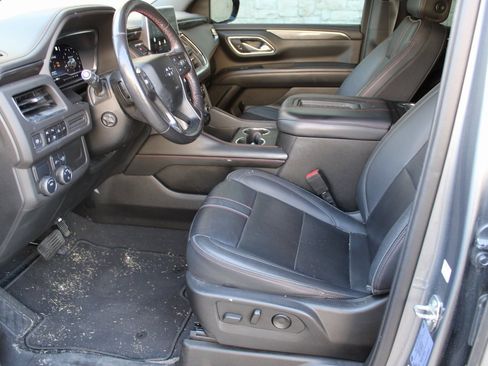 Used 2022 Chevrolet Suburban RST w/ Luxury Package image 16