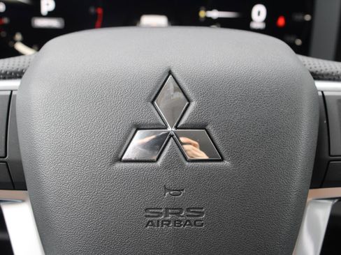 New 2025 Mitsubishi Outlander SE image 31