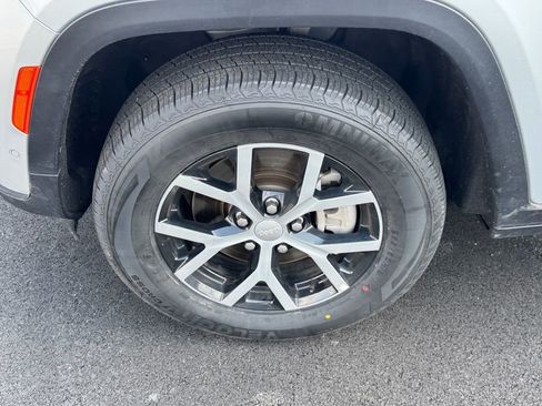 Used 2024 Jeep Grand Cherokee L Limited w/ Luxury Tech Group II image 14