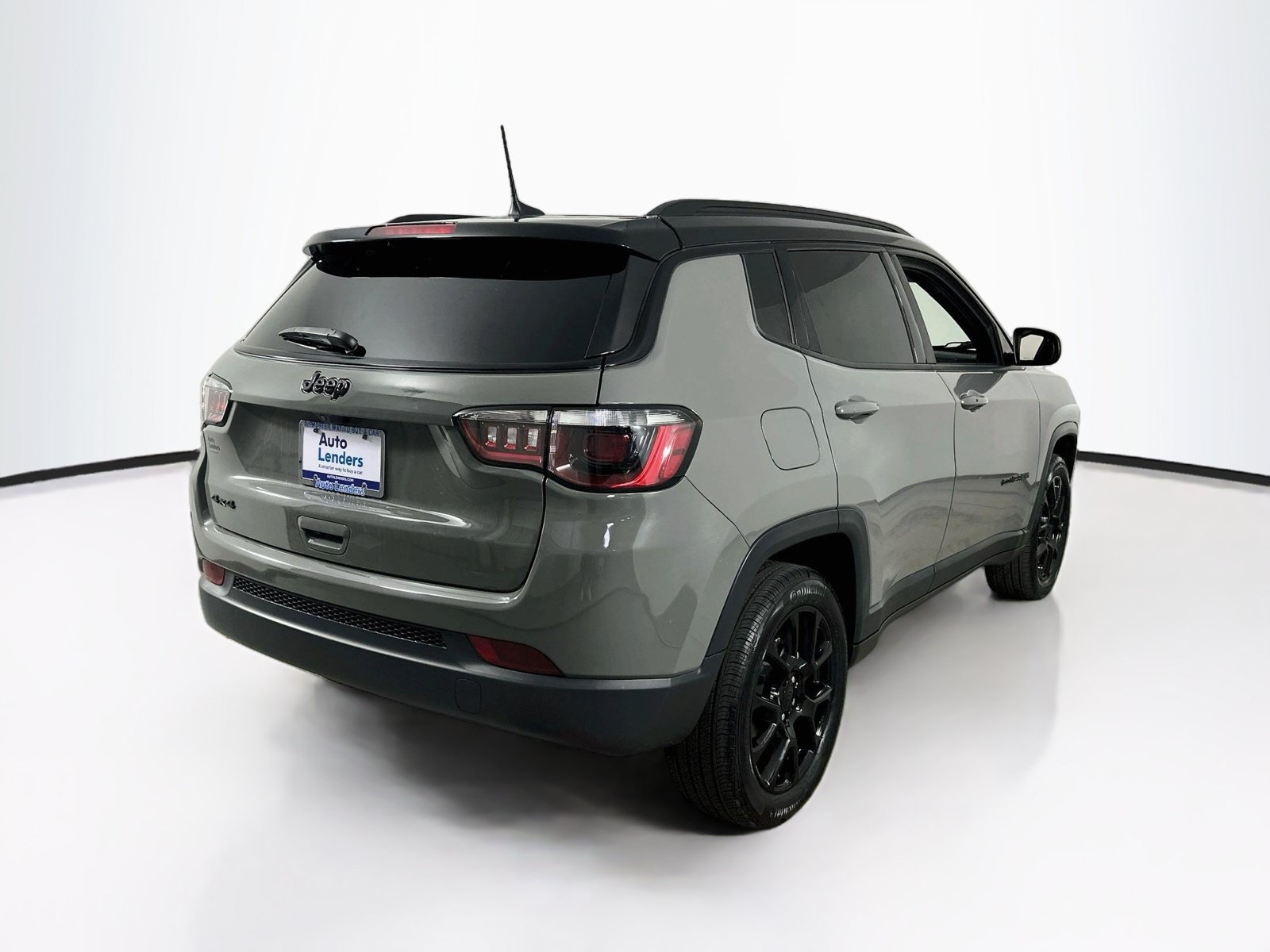 Used 2024 Jeep Compass Latitude w/ Convenience Group AWD/4WD image 5